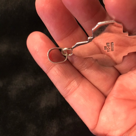 Sterling Silver cross pendant - Picture 3 of 6